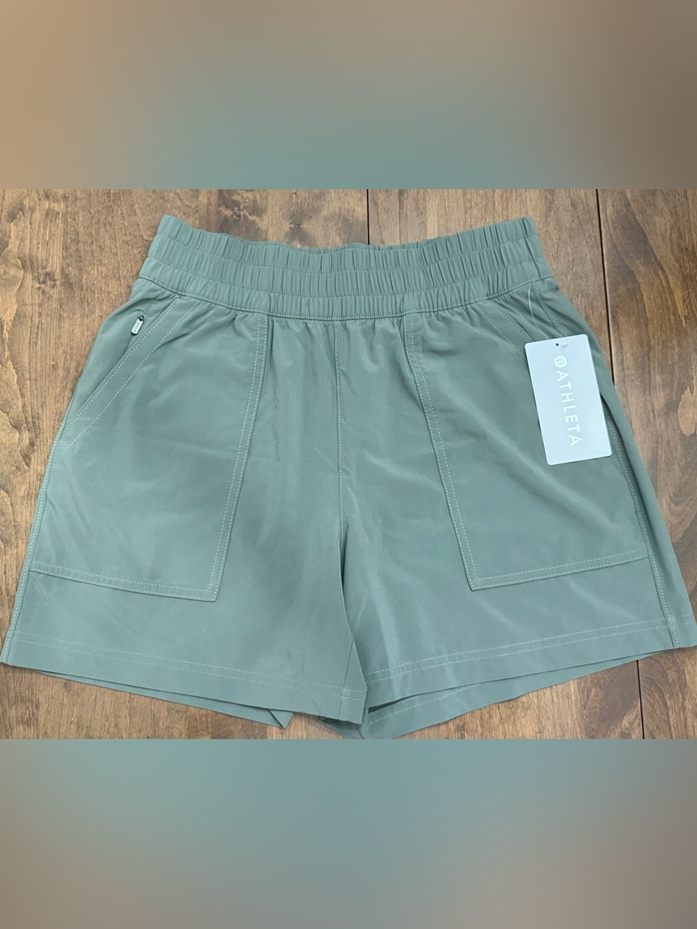 Athleta Wayfind Short Women's Athletic Shorts in Sage Green